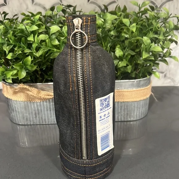 Absolut Country of Sweden Vodka Cover - Picture 2 of 3